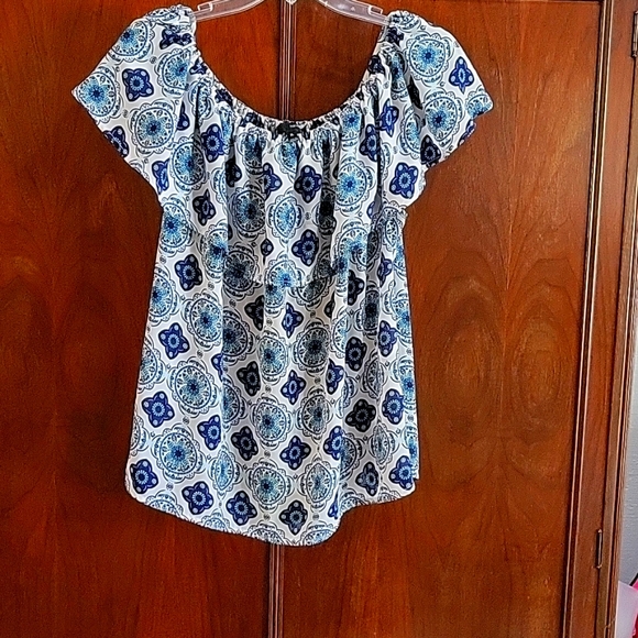 Ladies blue/white sleeveless ruffle blouse, XL. - Picture 1 of 7